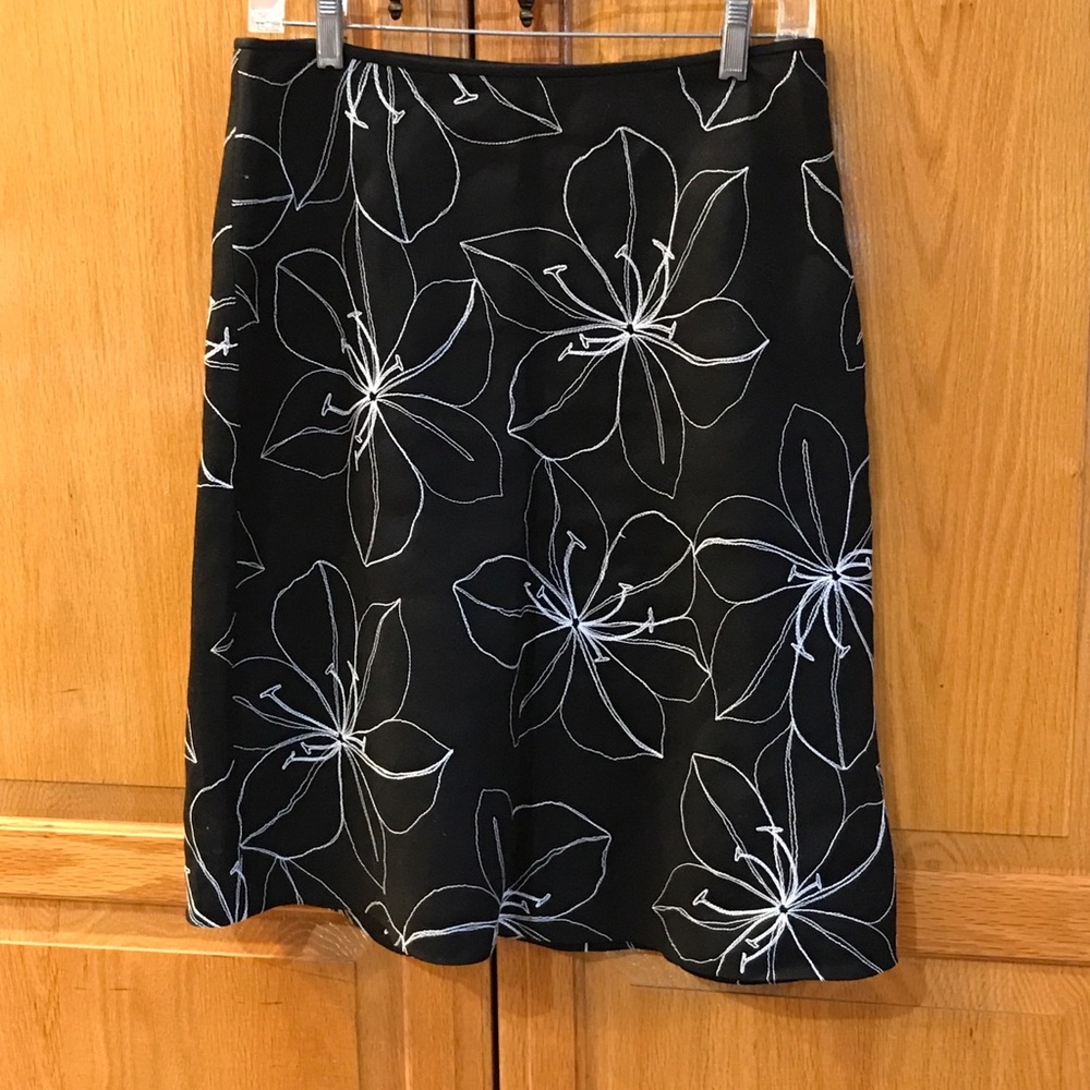 Ann Taylor Black Floral Embroidered Linen Skirt; 8